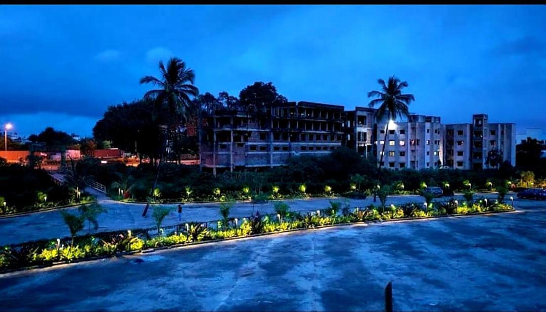 The Democracy Hotel & Resorts Nashik Buitenkant foto
