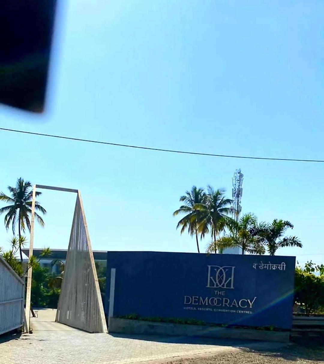 The Democracy Hotel & Resorts Nashik Buitenkant foto
