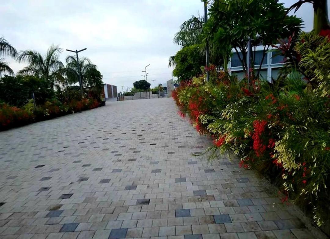 The Democracy Hotel & Resorts Nashik Buitenkant foto
