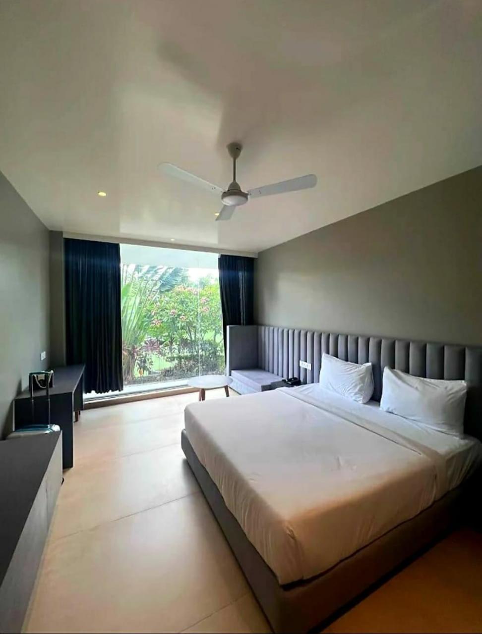 The Democracy Hotel & Resorts Nashik Buitenkant foto